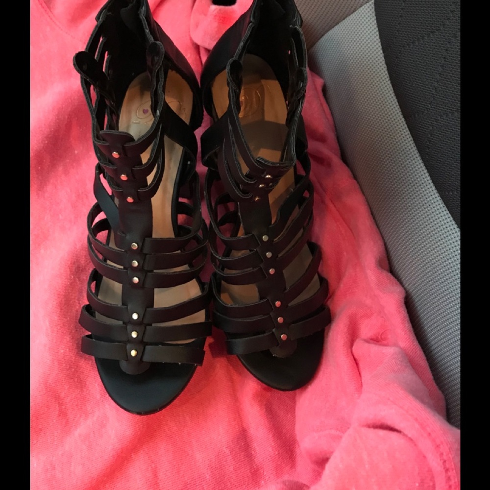 Heart ❤️ in D shoes 👠 nwot or box
